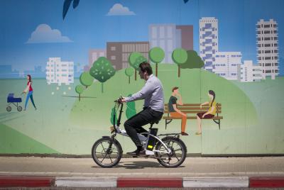 הרב פסק: אב שקונה אופניים חשמליים-שותף לרצח