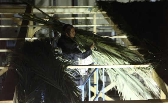 נס חג הסוכות: נפלו מגובה, נבלמו בסכך וניצלו