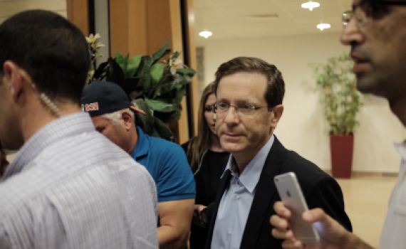 הרצוג: הייתי בתפילה; נאלצתי לחלל את החג