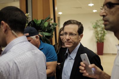 הרצוג: הייתי בתפילה; נאלצתי לחלל את החג