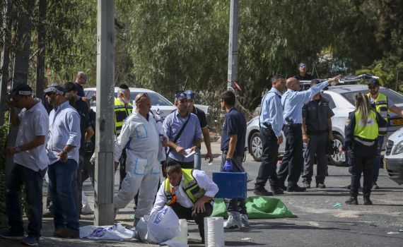 "יש פה יריות. אחד כבר על הרצפה" האזינו