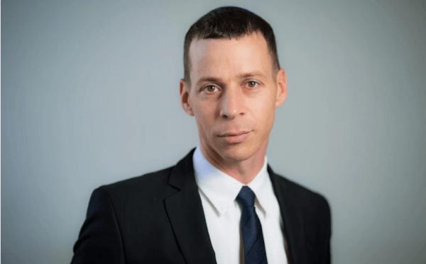 עמית סגל מרצה ב'גולה'