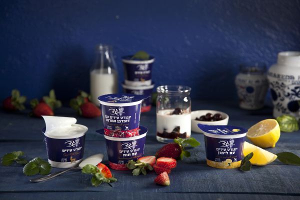 חדש מגד: יוגורט עיזים עם שכבת פרי מפנקת