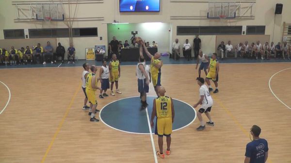 ותיקי מכבי ת"א עשו כבוד למלאכי רוזנפלד הי"ד