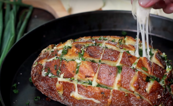 הנשנוש הטוב: מתכון ללחם מלא בהפתעות