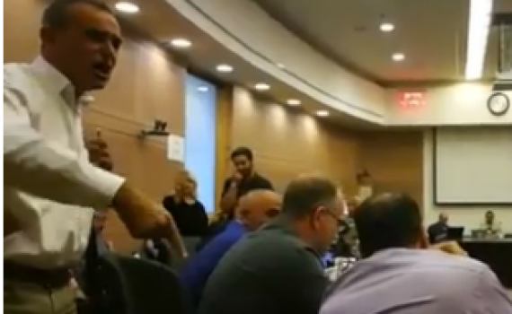זחאלקה התפרע ונזרק מהישיבה; צפו בסערה