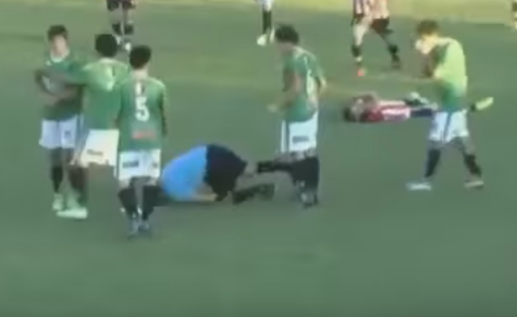 קשה לצפייה: קיבל אדום והרג את השופט במקום; צפו