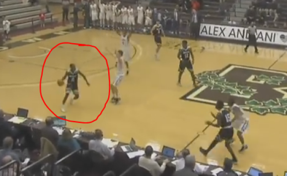 חשב שקבוצתו מובילה, העיף את הכדור והפסיד; צפו