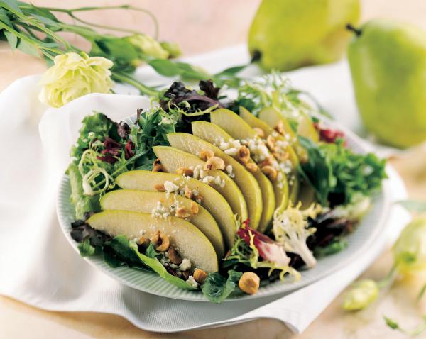 פותחים עונה: מתכון לסלט קיסר עם אגסים