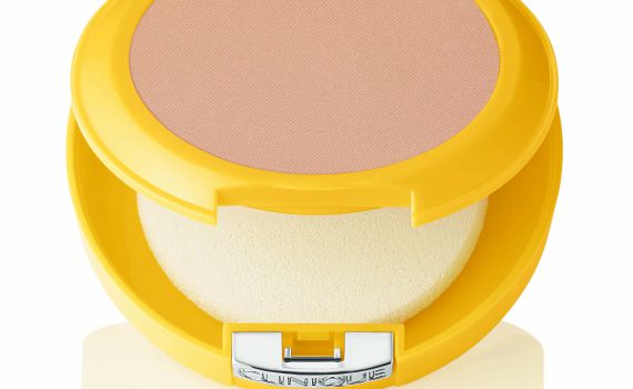 התכשיר החדש של קליניק הוא מייק אפ במרקם פודרה קליל, יוקרתי ומשיי