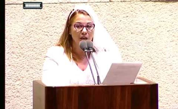 פרובוקציה גם בכנסת: הח"כית נאמה עם הינומה