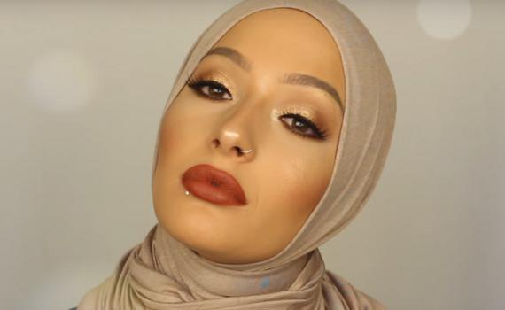 הדוגמנית שמוכיחה: כיסוי ראש הוא לא מגבלה