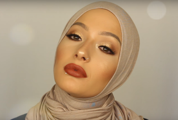 הדוגמנית שמוכיחה: כיסוי ראש הוא לא מגבלה