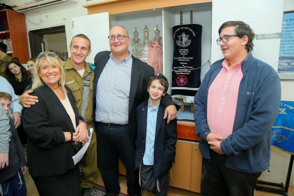 המתנה היקרה של חתן בר המצווה לישיבת ההסדר