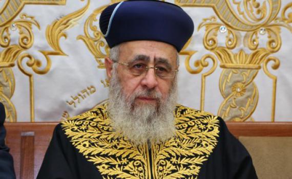 הרב יצחק יוסף עוקץ את אחיו: "פאר הדור?"