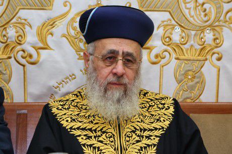 הרב יצחק יוסף עוקץ את אחיו: "פאר הדור?"