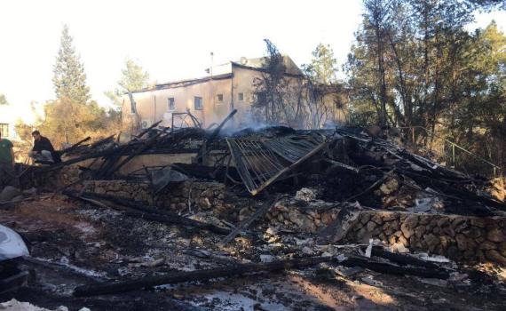 שדרן הרדיו הדתי שביתו נשרף: נשארנו עם הבגדים