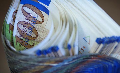 באמצע דיון: השופט נתן לנאשם מאה שקלים