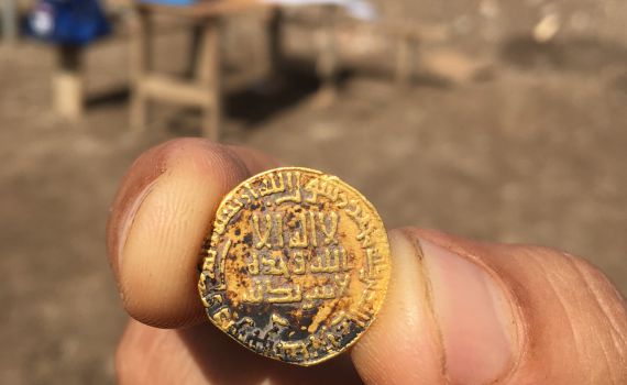 בני נוער גילו מטבעות זהב מלפני כ-1,200 שנה