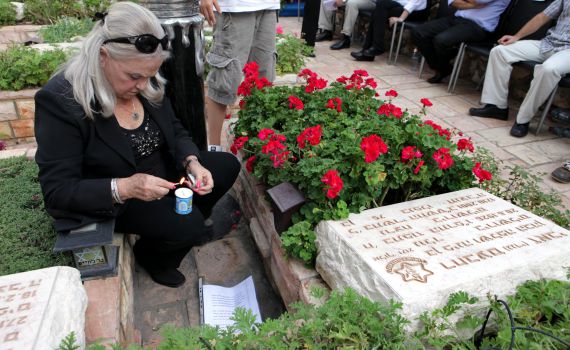 ברוך דיין האמת: נפטרה יעל זאבי אלמנתו של גנדי