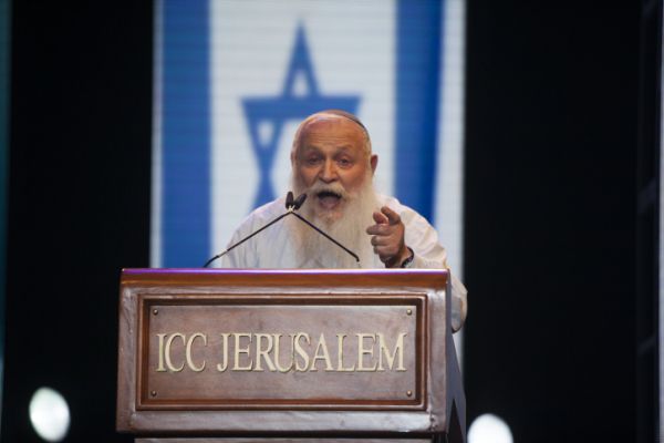 הרב דרוקמן לרב אבינר: "די לפילוג"