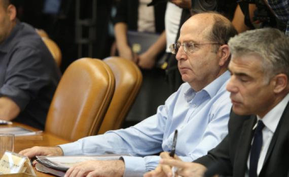 מספר 2 ב'יש עתיד'? לפיד אישר: מגעים עם יעלון