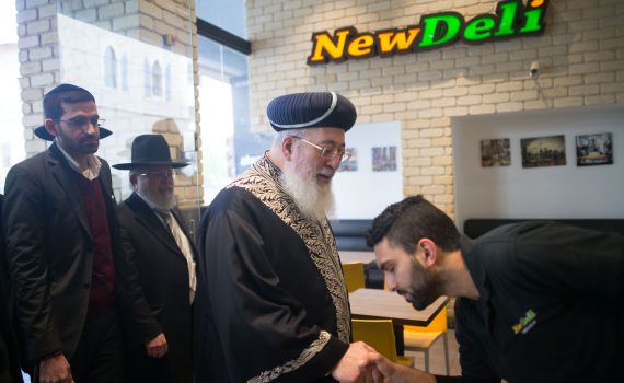 חופש ביטוי? בשמאל דורשים לפטר את הרב עמאר