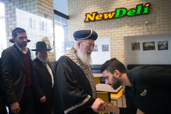 חופש ביטוי? בשמאל דורשים לפטר את הרב עמאר