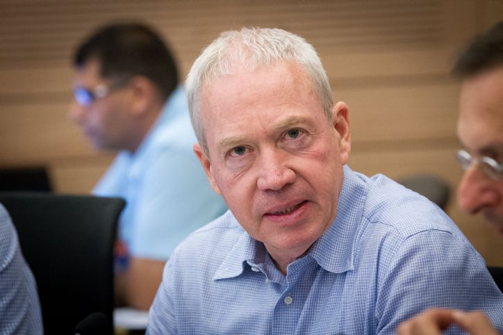 "אף אחד לא יקבע מי משרת ואיפה"