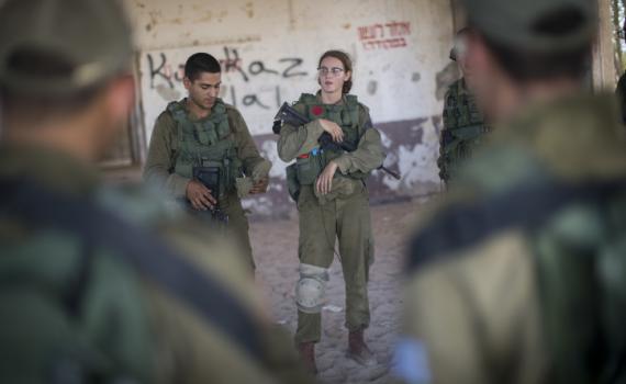 "מי שפועל לשילוב לוחמות בצה"ל פשוט מטורלל"