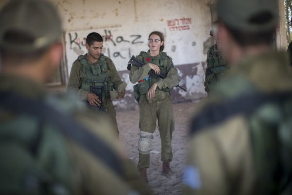 "מי שפועל לשילוב לוחמות בצה"ל פשוט מטורלל"