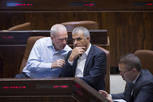 כחלון התקפל; חוק ההסדרה עבר בקריאה טרומית