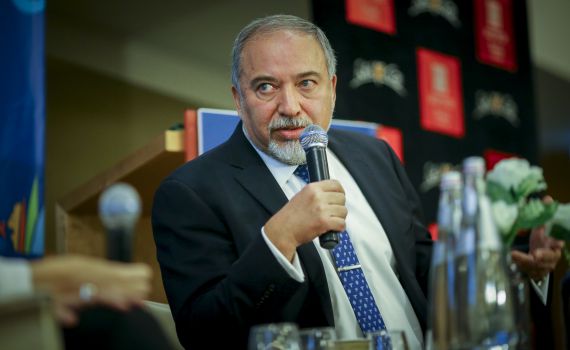 ליברמן: "מי שרוצה בטובתו של אזריה שישב בשקט"