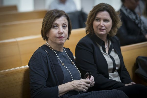 סערה בעקבות דבריה של גלאון: 'יצא המרצע מן השק'