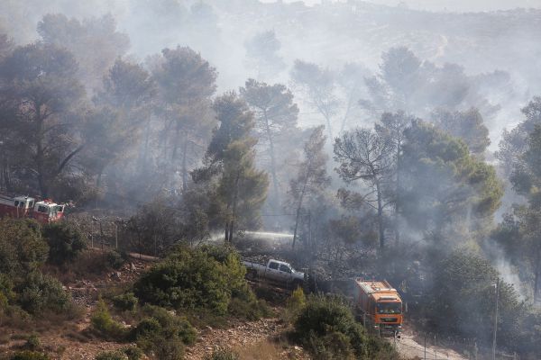 במהלך השבת: 45 בתים בנווה צוף נשרפו; מצית נתפס