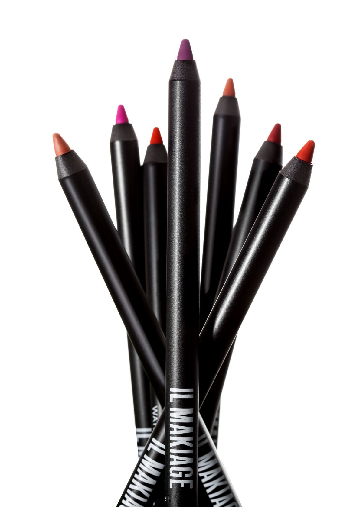 הגוונים החדשים של עפרונות השפתיים העמידים