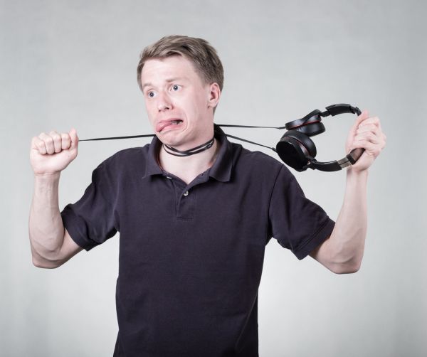 קריין גל"צ הקריא ידיעה על שרה נתניהו והשתנק