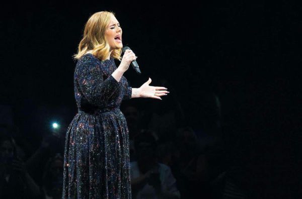 לכבוד סיום סבב ההופעות: אדל חושפת סוד מהמלתחה הפרטית שלה