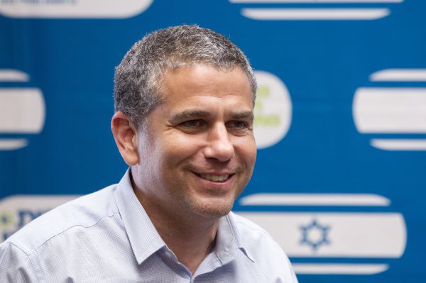 אחרי הפרישה מהכנסת: ינון מגל חוזר לטלויזיה