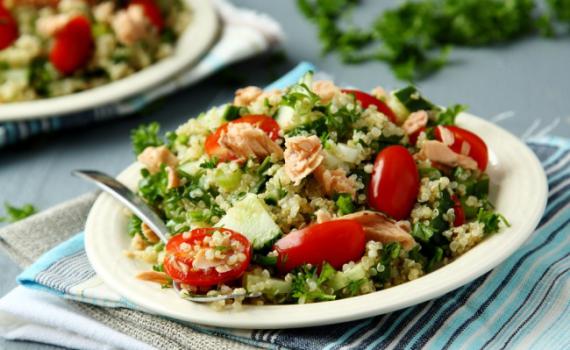 תמיד הוא בא בזמן: מתכון לסלט קינואה וטונה
