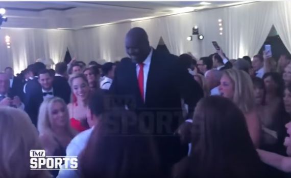 צפו: שאקיל אוניל מפזז בחתונה יהודית