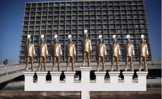 כל סטטוס זהב: הגולשים לא מפספסים את פסל ביבי בכיכר