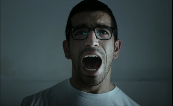 יושבים? הקליפ החדש של חנן יפתיע גם אתכם