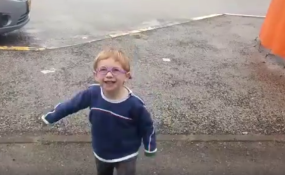 מרגש: התחיל לראות לראשונה וסחף את הרשת