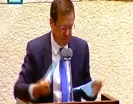 צפו: הרצוג השתולל וקרע את 'חוק ההסדרה'