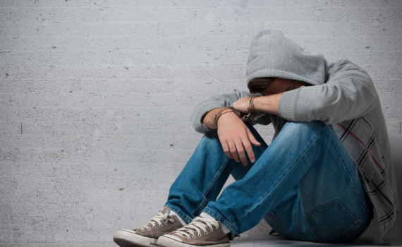 תלמיד בישיבה תיכונית תקף מינית תלמידים