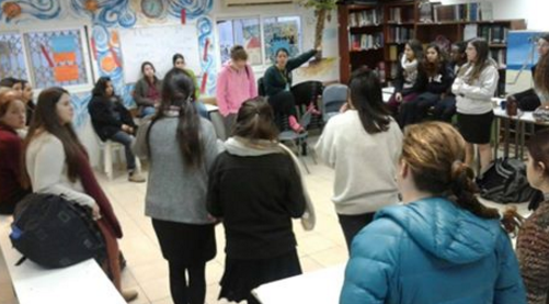 בעקבות דבריו: עשרות בנות דתיות נגד אלחנן גלט