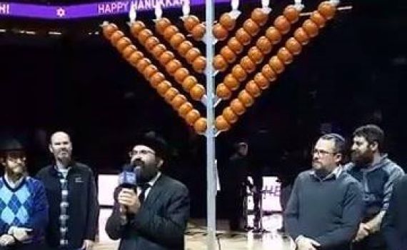 צפו: 'פרסום הנס' במשחק NBA
