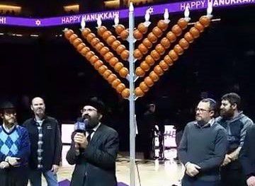 צפו: 'פרסום הנס' במשחק NBA