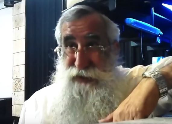 המוהל שנחשף באמירות גזעניות משעה את עצמו